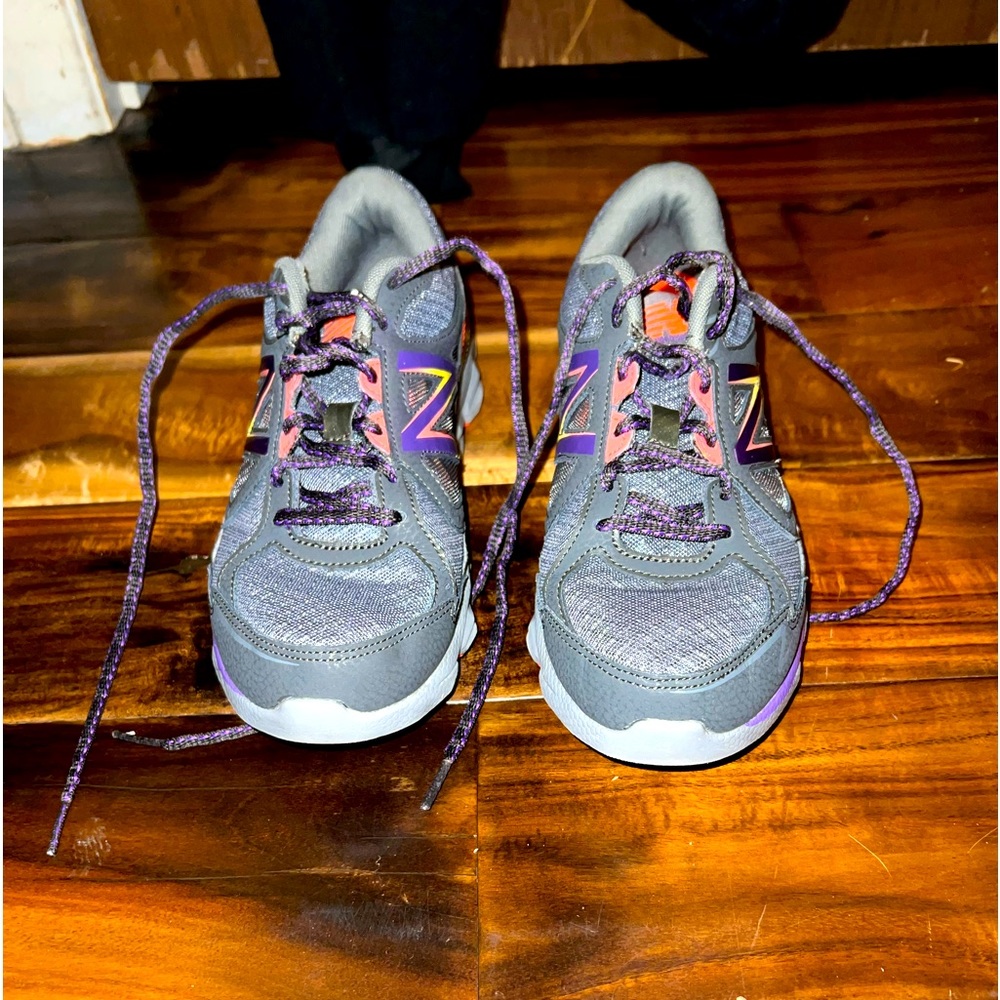 Girls Size 7.5 New Balance Tennis Shoes
